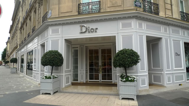 PARIS | BEST SHOPPING VENUES Paris Dior Montaigne